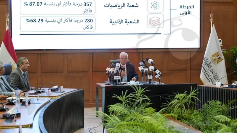 الدكتور أيمن عاشور وزير التعليم العالي والبحث العلمي