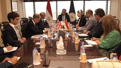 وزير السياحة يبحث تعزيز الاستثمار السياحي مع بريطانيا