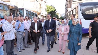 استعدادًا للعام الدراسي الجديد، محافظ دمياط يلتقى مع فريق «الأتوبيس الطائر»