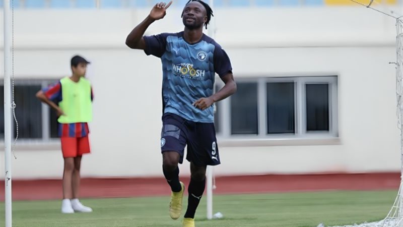 اللاعب يستون ماييلي مدافع نادي بيراميدز