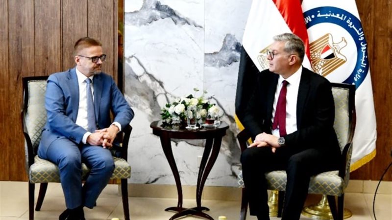 جانب من اجتماع وزارة البترول