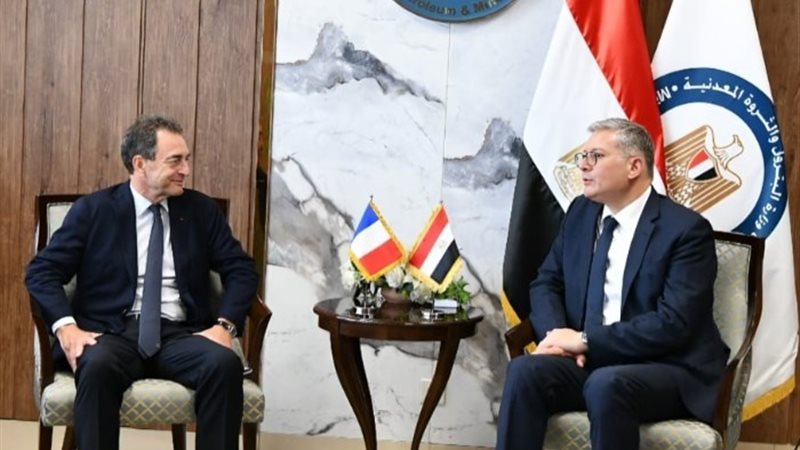 كريم بدوي وزير البترول خلال اللقاء