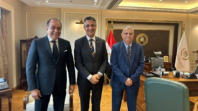 وزير التموين يناقش مطالب تجار الجيزة ويوجه بإقامة معارض دائمة للسلع