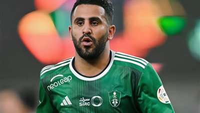 رياض محرز يغادر معسكر منتخب الجزائر بسبب الإصابة