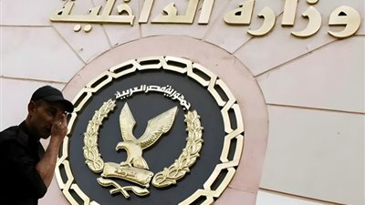 بسبب الاتجار بالعملة، تفاصيل العثور على جثة سائق بالنزهة