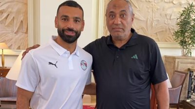 مصطفى قرني مكتشف موهبة محمد صلاح: «إنسان وأول ماشافني خدني بالحضن»