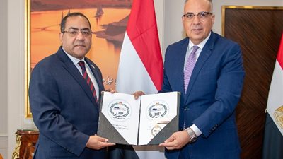 وزير الري يتسلم نتيجة مسابقة وظائف المهندسين المقبولين مبدئيًا للتعيين