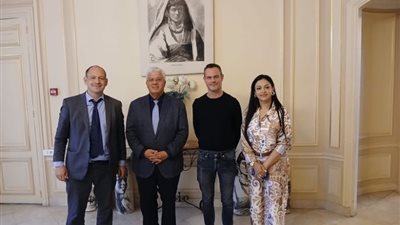 أيمن عاشور: الدمج بين التعلم الإلكتروني والفصول الدراسية ضرورة حتمية