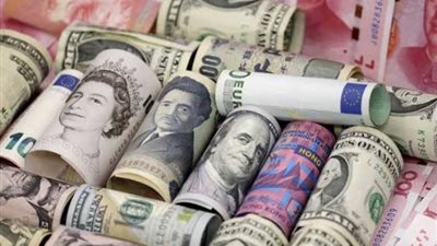 سعر العملات الأجنبية مقابل الجنيه المصري بداية تعاملات اليوم