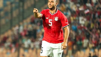 مدرب الأهلي يطالب رامي ربيعة بعدم المجازفة مع منتخب مصر