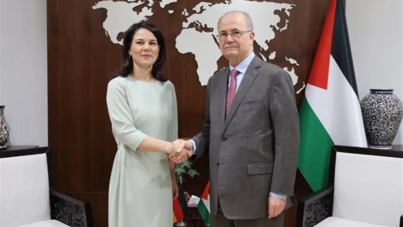 رئيس الوزراء الفلسطيني مع وزيرة خارجية ألمانيا