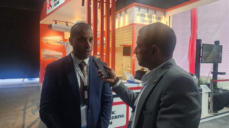 الطيار صالح عياد المدير التنفيذي لشركة RES خلال حواره لموقع