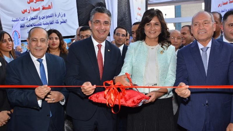 وزير التموين خلال افتتاح أهلا مدارس