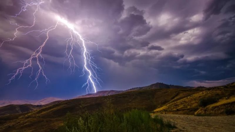 البرق في المنام ـ أرشيفية