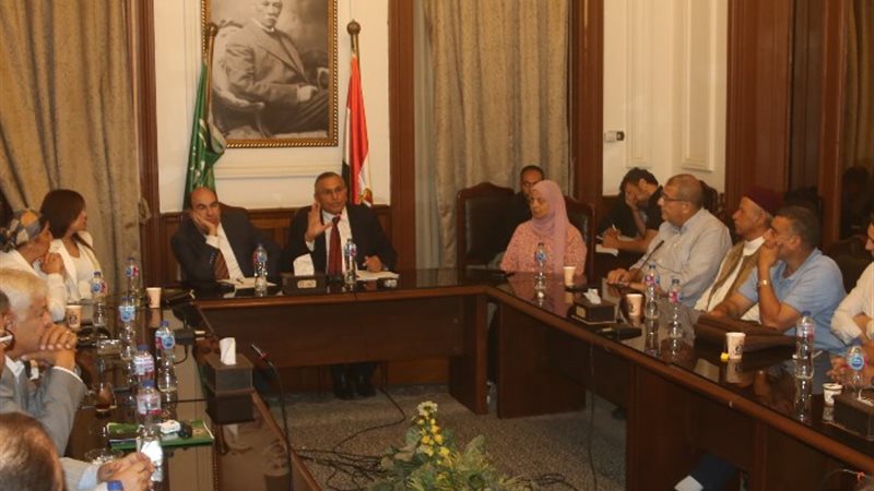 خلال الاجتماع