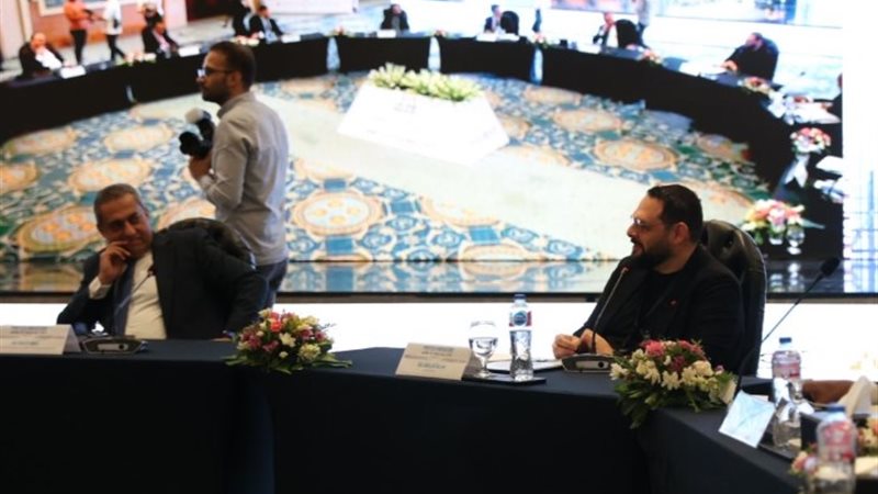 خلال فعاليات المائدة المستديرة 