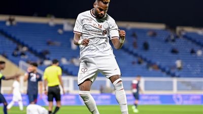 وصول البطاقة الدولية لـ أرون بوبيندزا لاعب الزمالك الجديد (صورة)