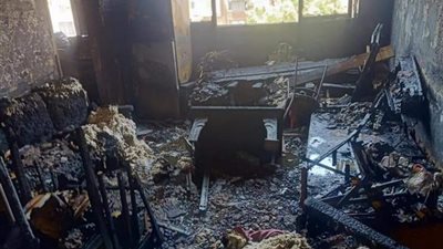 المعمل الجنائي يعاين شقة الطوابق بمنطقة فيصل المحترقة