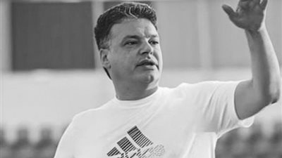 لاعبو الإسماعيلي يودعون إيهاب جلال بالدموع (فيديو)