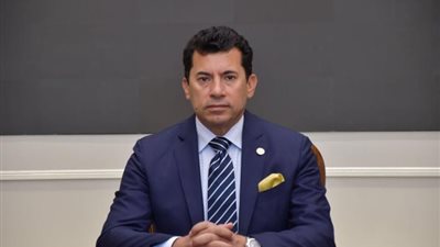 أشرف صبحي يصل جنازة إيهاب جلال بمسجد حسن الشربتلي