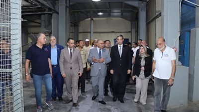 محافظ دمياط يتفقد جمعية المستثمرين ومعرض منتجات المنطقة الصناعية