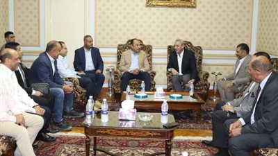 وزير قطاع الأعمال يستهل زيارته لشركة «غزل المحلة» بلقاء محافظ الغربية ونواب البرلمان
