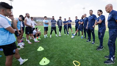 ممدوح عيد يجتمع بلاعبي بيراميدز قبل مواجهة الجيش الرواندي في دوري أبطال أفريقيا
