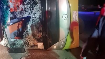 إصابة 44 راكبا في انقلاب أتوبيس بطريق السويس القاهرة