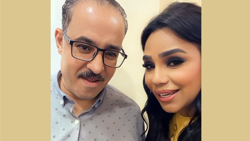 أمينة مع أحد أعضاء فرقتها