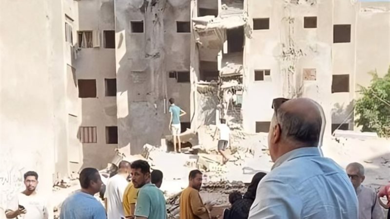 انهيار عقار_ ارشيفية