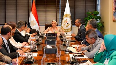 وزيرة البيئة تلتقى رئيس شركة Suez الفرنسية لبحث إقامة مشروعات تحويل المخلفات