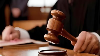 رفضوا يرجعوا له فلوسه، تجديد حبس سيدة وابنها بتهمة قتل شاب بعين شمس