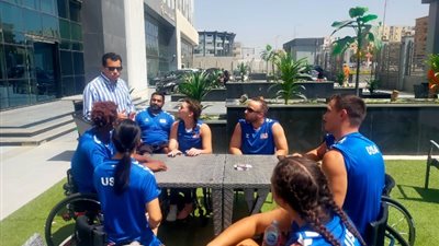 وزير الرياضة يلتقي بعثة المنتخب الأمريكي لكرة اليد «للكراسي المتحركة»