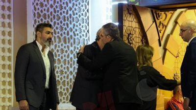 ياسر جلال والسقا ومصطفى خاطر يغادرون عزاء ناهد رشدي