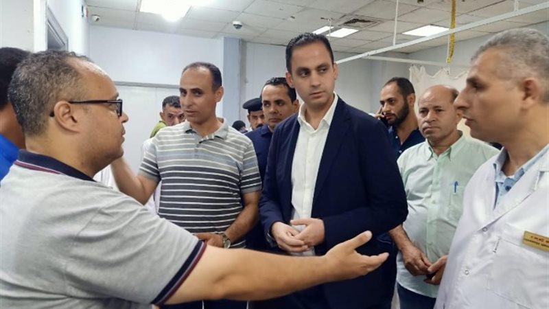 نائب وزير الصحة يطمئن على مصابي حادث تصادم قطاري الشرقية