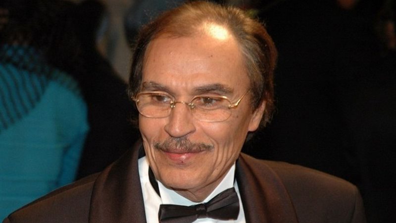 عزت العلايلي