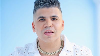 عمر كمال يبدأ جولته الغنائية في أمريكا، الخميس المقبل