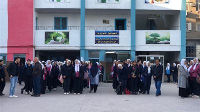 انتظام الدراسة بمدرسة الأورمان في أول يوم بعد أزمة طرد الطلاب أمس