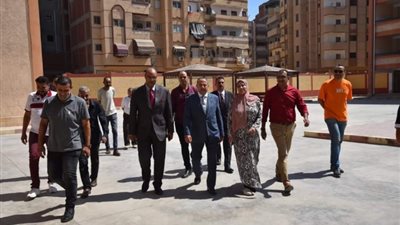 محافظ بورسعيد يتابع انتظام العملية التعليمية بعدة مدارس