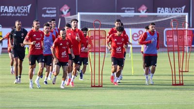 الأهلي يخوض مرانه الأخير قبل السفر لمواجهة الزمالك في السوبر الإفريقي