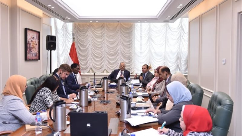 اجتماع وزير العمل اليوم
