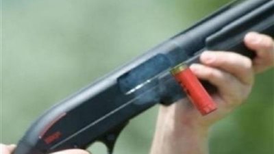 بنيران صديقة، إصابة طالب برش خرطوش أثناء عبث آخر بالسلاح في سوهاج