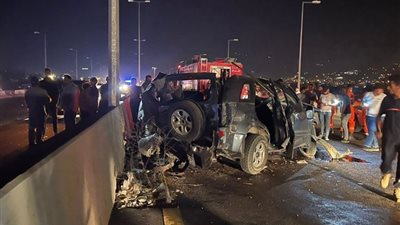 «وفاة عائلة كاملة» في تصادم سيارتين بطريق الأوتوستراد
