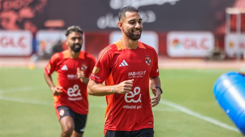 لاعبو الأهلي