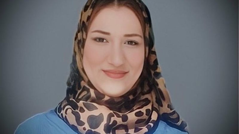الكاتبة ياسمين عبده