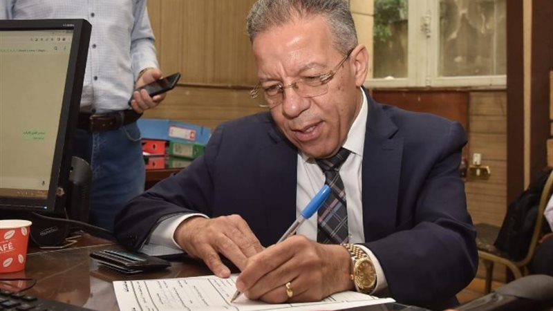 أسامة عبد الحى نقيب الأطباء