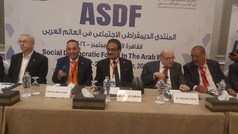 خلال المنتدى