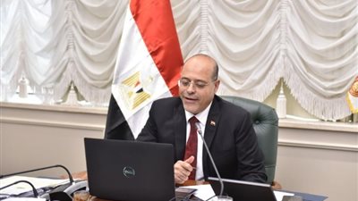 وزير العمل يوجه بسرعة تعويض عاملين سقطا من سقالة بالتجمع الخامس