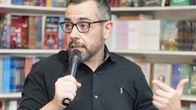 محمد فؤاد يثمن دعوة الحوار الوطني لمناقشة قضية 