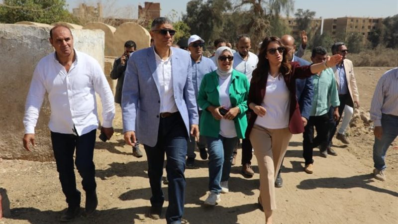 محافظ الجيزة خلال الجولة